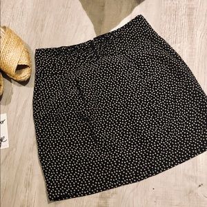 CLUB M.skirt w/ buttons + pleats & pockets…
